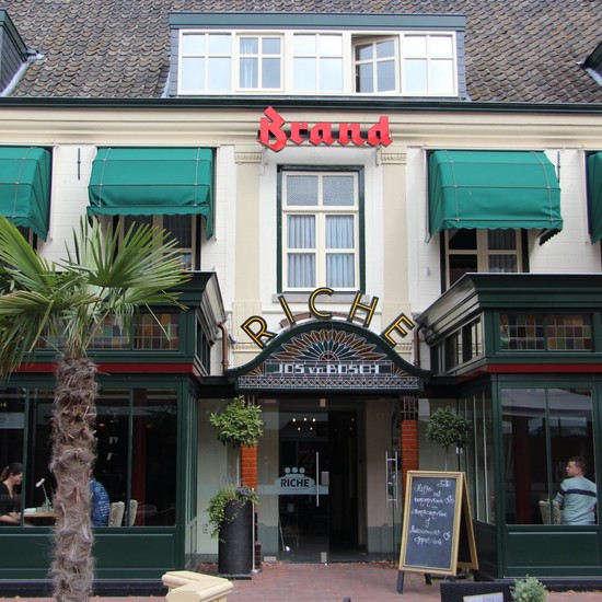 FOTO'S ONDERAAN PAGINA'S